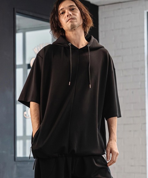 CAMBIO(カンビオ)の「mpa4039-Lyocell Blend Lightweight Cardboard Knit Short Sleeve Zip Parka 半袖パーカー(S65426cmb)(パーカー・メンズ・ブラック/ダークブルー/チャコール/キナリ・S/M/L)」の3枚目の写真