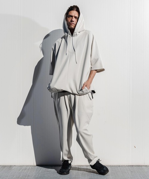 CAMBIO(カンビオ)の「mpa4039-Lyocell Blend Lightweight Cardboard Knit Short Sleeve Zip Parka 半袖パーカー(S65426cmb)(パーカー・メンズ・ブラック/ダークブルー/チャコール/キナリ・S/M/L)」の11枚目の写真