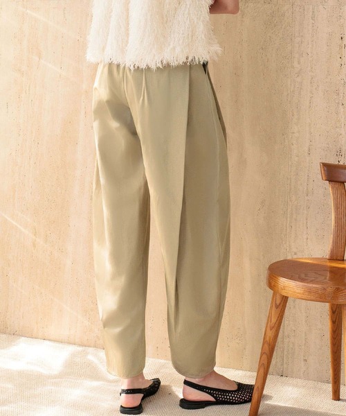 ELFRANK（エルフランク）の「【2026SS】ボックスプリーツ カーブパンツ ワイドパンツ《着用動画あり》（その他パンツ・レディース・ベージュ/チャコールグレー・L/M/S）」の13枚目の写真