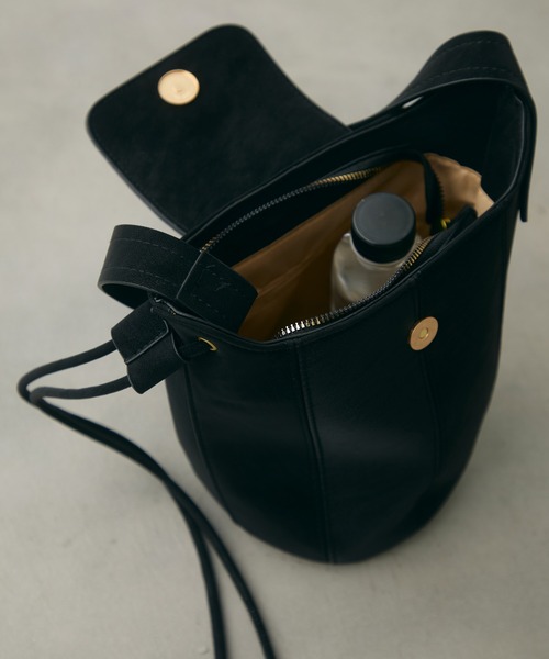 full/fill.（フルフィル）の「plate flap shoulder bag / プレート付きフラップショルダーバッグ（ショルダーバッグ・レディース・ブラック/グレー・FREE）」の20枚目の写真