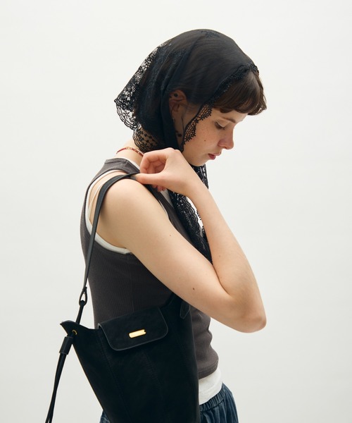 full/fill.（フルフィル）の「plate flap shoulder bag / プレート付きフラップショルダーバッグ（ショルダーバッグ・レディース・ブラック/グレー・FREE）」の4枚目の写真