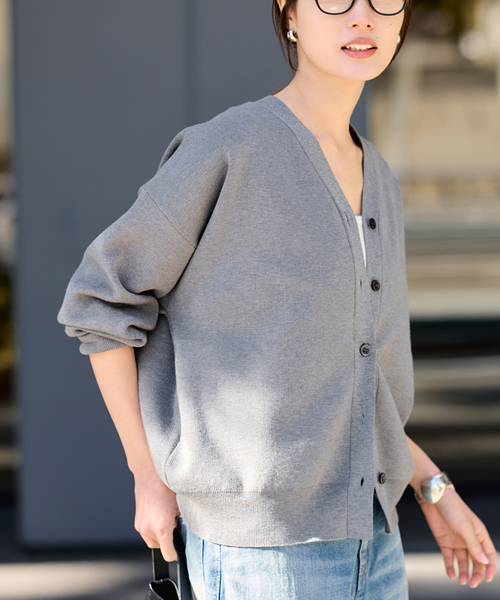 FRAMeWORK（フレームワーク）の「スムースフォルムカーディガン（カーディガン/ボレロ・レディース・ブラック/グレー/ホワイト/イエロー・FREE）」の3枚目の写真