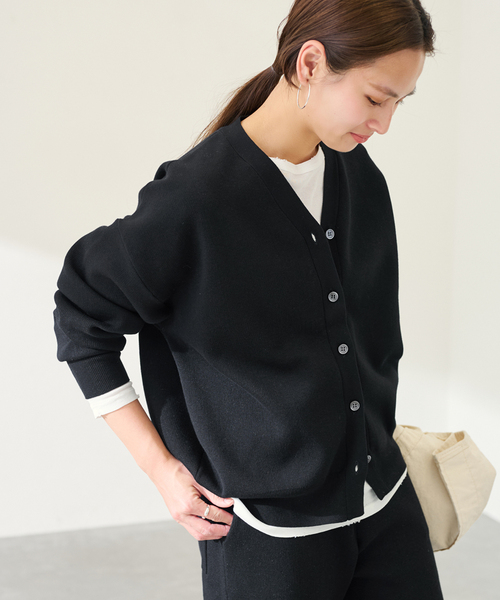 FRAMeWORK（フレームワーク）の「スムースフォルムカーディガン（カーディガン/ボレロ・レディース・ブラック/グレー/ホワイト/イエロー・FREE）」の5枚目の写真