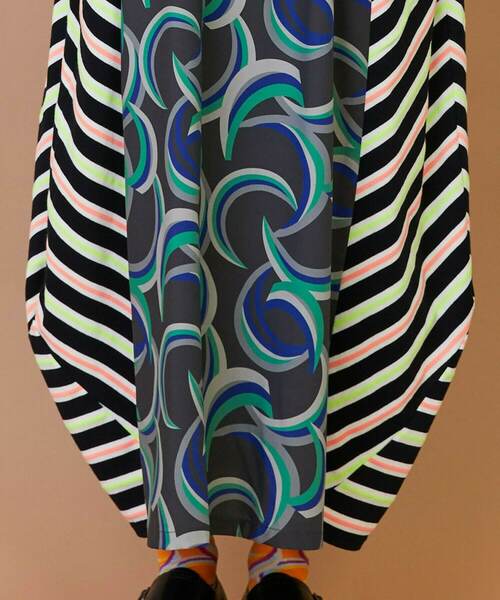 FRAPBOIS(フラボア)の「ウォーターサーフェス スカート(スカート・レディース・チャコールグレー/ベージュ・1/0)」の6枚目の写真