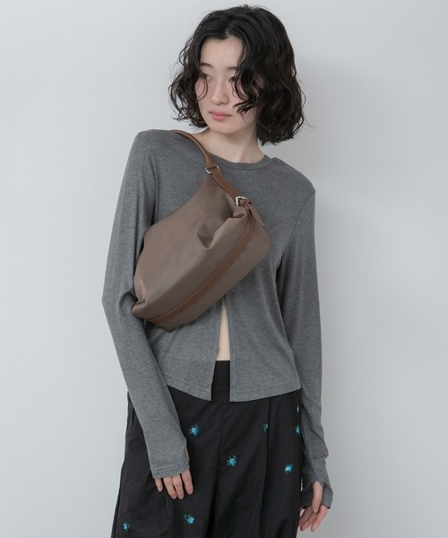 HEILIS(ヘイリス)の「サイドベルトワンハンドルショルダーバッグ / シンプル ベルトバッグ 韓国 レディース ファスナー ブラック ブルー ブラウン ワンショル ナイロン ハンドバッグ 軽量 無地 春 夏 秋 冬 オフィスカジュアル 通勤(ハンドバッグ・レディース・ブラック/ブラウン/ブルー・FREE)」の11枚目の写真