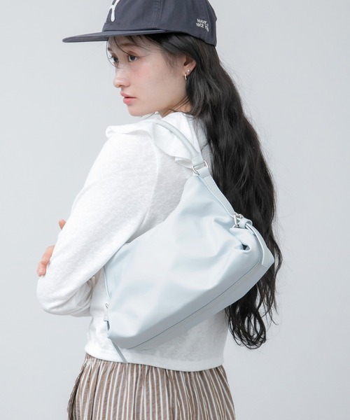 HEILIS(ヘイリス)の「サイドベルトワンハンドルショルダーバッグ / シンプル ベルトバッグ 韓国 レディース ファスナー ブラック ブルー ブラウン ワンショル ナイロン ハンドバッグ 軽量 無地 春 夏 秋 冬 オフィスカジュアル 通勤(ハンドバッグ・レディース・ブラック/ブラウン/ブルー・FREE)」の12枚目の写真