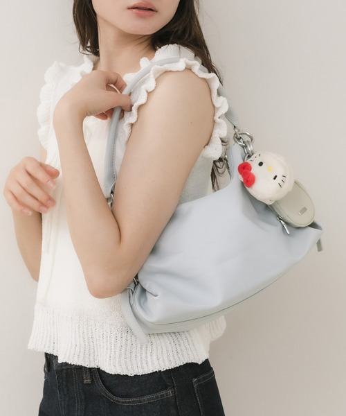 HEILIS(ヘイリス)の「サイドベルトワンハンドルショルダーバッグ / シンプル ベルトバッグ 韓国 レディース ファスナー ブラック ブルー ブラウン ワンショル ナイロン ハンドバッグ 軽量 無地 春 夏 秋 冬 オフィスカジュアル 通勤(ハンドバッグ・レディース・ブラック/ブラウン/ブルー・FREE)」の4枚目の写真