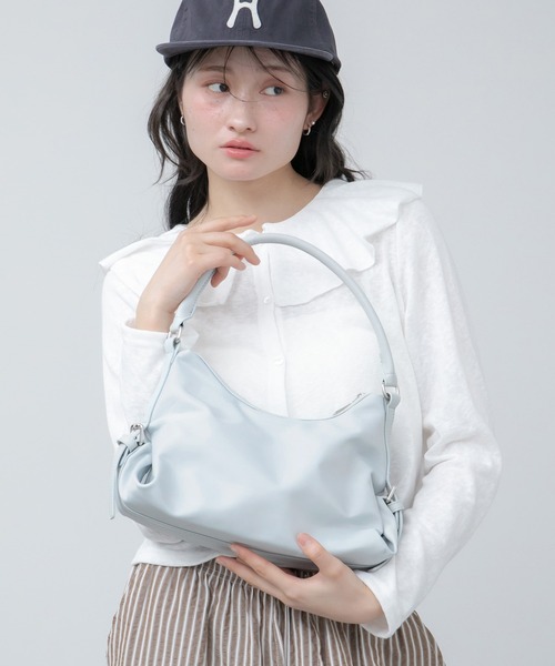 HEILIS(ヘイリス)の「サイドベルトワンハンドルショルダーバッグ / シンプル ベルトバッグ 韓国 レディース ファスナー ブラック ブルー ブラウン ワンショル ナイロン ハンドバッグ 軽量 無地 春 夏 秋 冬 オフィスカジュアル 通勤(ハンドバッグ・レディース・ブラック/ブラウン/ブルー・FREE)」の9枚目の写真