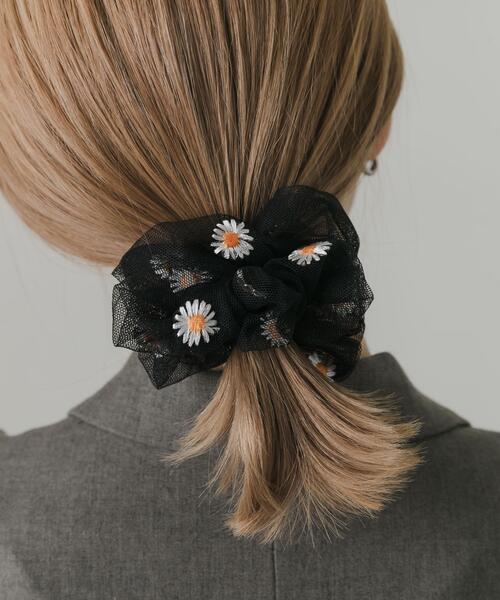 SMELLY(スメリー)の「シアーフラワーシシュウシュシュ(シュシュ・レディース・アイボリー/ブラック・-)」の1枚目の写真