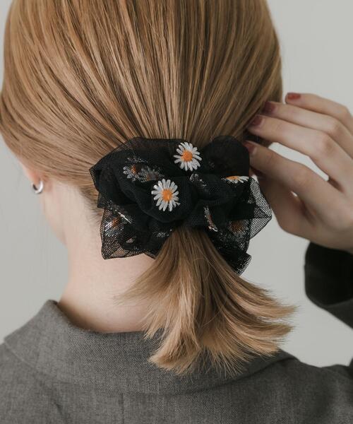 SMELLY(スメリー)の「シアーフラワーシシュウシュシュ(シュシュ・レディース・アイボリー/ブラック・-)」の9枚目の写真