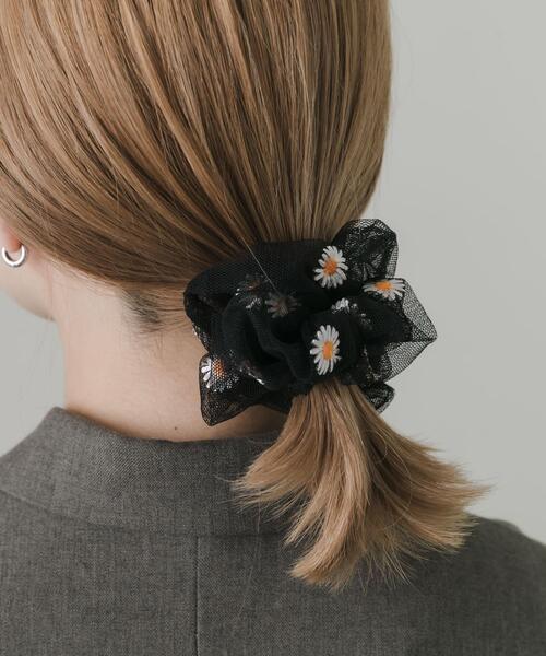 SMELLY(スメリー)の「シアーフラワーシシュウシュシュ(シュシュ・レディース・アイボリー/ブラック・-)」の10枚目の写真