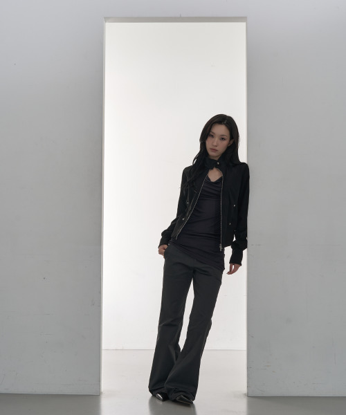 ZIZEMUSEUM(ジゼミュージアム)の「HIGH NECK ZIP-UP SLIM JACKET (BLACK)(ナイロンジャケット・レディース・その他・SMALL/MEDIUM/LARGE)」の3枚目の写真