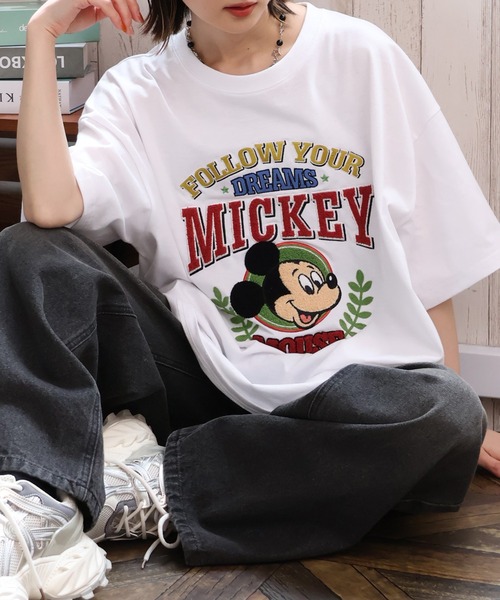 Disney(ディズニー)の「【Disney/ディズニー】別注 アソート アートワークデザイン サガラ刺繍 半袖Tシャツ(Tシャツ/カットソー・メンズ・ベージュ系1/ネイビー系2/ベージュ系2/ネイビー系1/ホワイト系4/ホワイト系6/ブラック系3/ホワイト系3/ホワイト系5/ブラック系2/ベージュ系3/ホワイト系1/ホワイト系2/ネイビー系3/ブラック系5/ブラック系6/ブラック系4/ブラック系1・M/LL/L)」の6枚目の写真