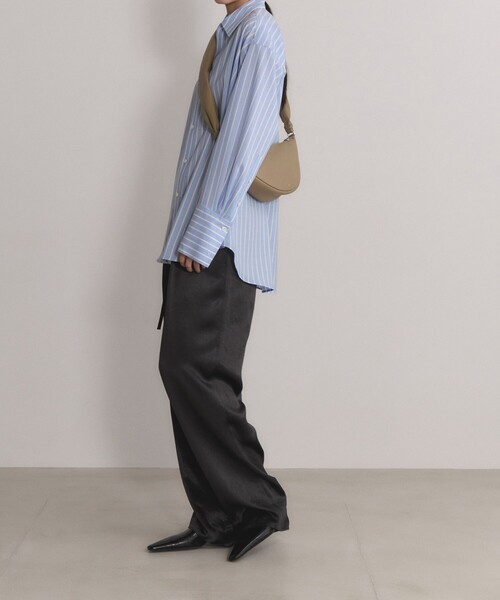 ADAM ET ROPE'（アダムエロペ）の「【PFT】Tori Long Shoulder Bag（ショルダーバッグ・レディース・ブラック/ベージュ・FREE）」の9枚目の写真