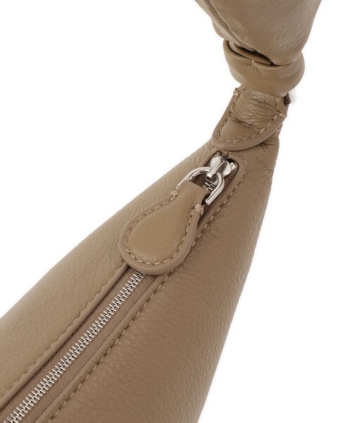 ADAM ET ROPE'（アダムエロペ）の「【PFT】Tori Long Shoulder Bag（ショルダーバッグ・レディース・ブラック/ベージュ・FREE）」の16枚目の写真