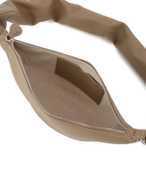 ADAM ET ROPE'（アダムエロペ）の「【PFT】Tori Long Shoulder Bag（ショルダーバッグ・レディース・ブラック/ベージュ・FREE）」の19枚目の写真