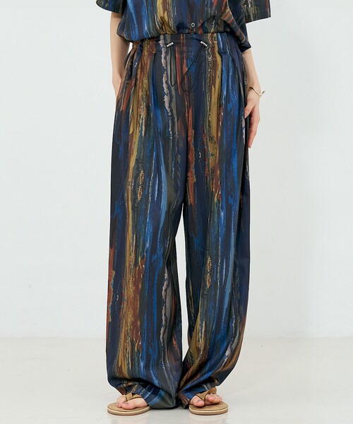 NOMINE(ノミネ)の「【セットアップ対応】ペイント柄 ドロストコード タックパンツ(その他パンツ・レディース・ブラウン/グリーン/ピンク・M/S)」の2枚目の写真