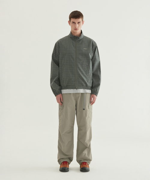 COVERNAT(カバーナット)の「ワイドナイロンカーゴイージーパンツカーキ(その他パンツ・メンズ・その他・SMALL/MEDIUM/LARGE/X-LARGE)」の4枚目の写真