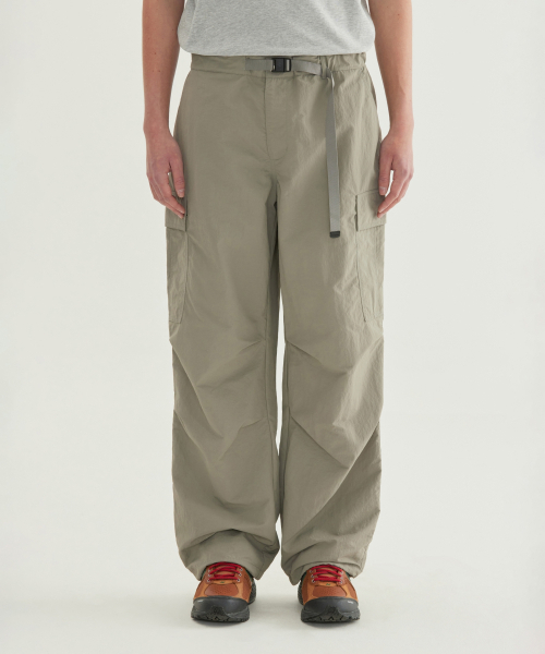 COVERNAT(カバーナット)の「ワイドナイロンカーゴイージーパンツカーキ(その他パンツ・メンズ・その他・SMALL/MEDIUM/LARGE/X-LARGE)」の7枚目の写真