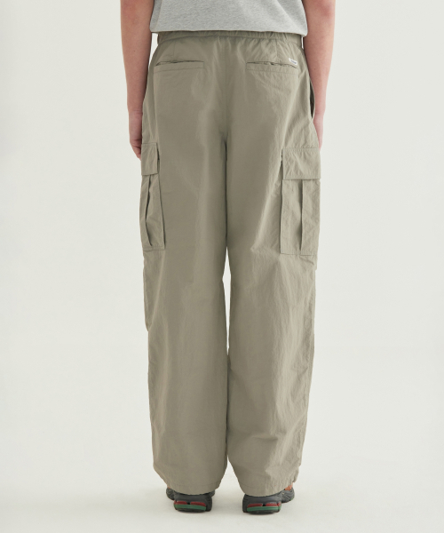 COVERNAT(カバーナット)の「ワイドナイロンカーゴイージーパンツカーキ(その他パンツ・メンズ・その他・SMALL/MEDIUM/LARGE/X-LARGE)」の9枚目の写真