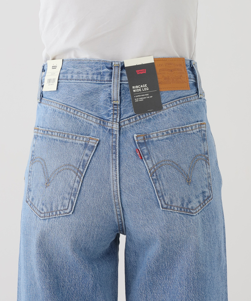 Levi's（リーバイス）の「LEVI'S/リーバイス RIBCAGE WIDE LEG A6081-0020（その他パンツ・レディース・ブルー・24cm/26cm/25cm/27cm）」の5枚目の写真