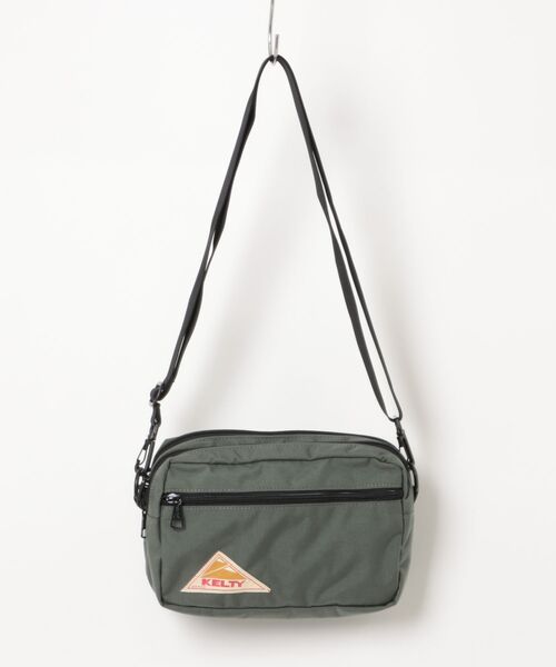 TSURUYA(ツルヤ)の「《KELTY》RECTANGLE ZIP SHOULDER(ショルダーバッグ・メンズ・マスタード/ブラック/ブラウン系その他/セージグリーン・フリー)」の3枚目の写真