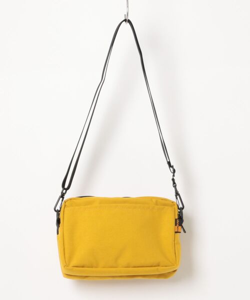 TSURUYA(ツルヤ)の「《KELTY》RECTANGLE ZIP SHOULDER(ショルダーバッグ・メンズ・マスタード/ブラック/ブラウン系その他/セージグリーン・フリー)」の5枚目の写真