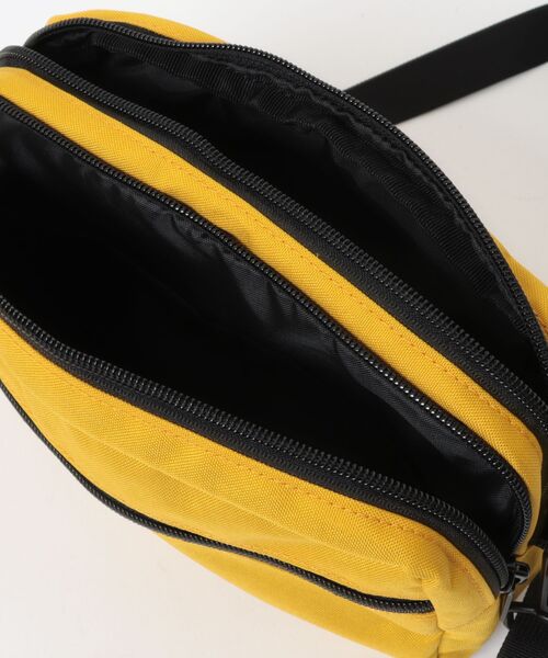 TSURUYA(ツルヤ)の「《KELTY》RECTANGLE ZIP SHOULDER(ショルダーバッグ・メンズ・マスタード/ブラック/ブラウン系その他/セージグリーン・フリー)」の7枚目の写真