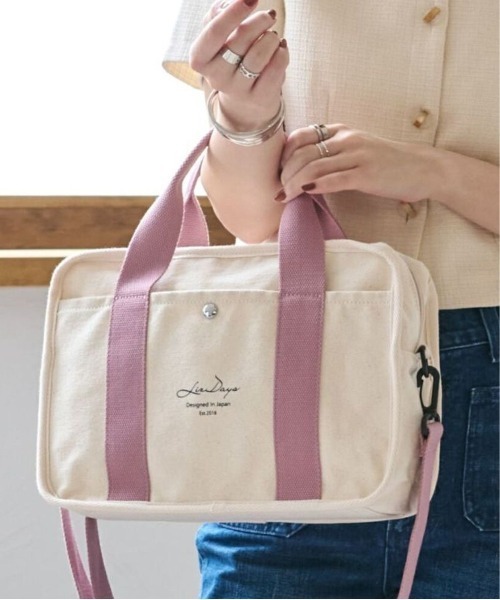 LIZDAYS（リズデイズ）の「LIZDAYS キャンバス2WAYトート（ショルダーバッグ・レディース・ベージュ系その他/ホワイト系その他/ホワイト系その他3/ダークグレー/ブラック系その他2/ブラック系その他/ライトブラウン/ホワイト系その他2・FREE）」の4枚目の写真