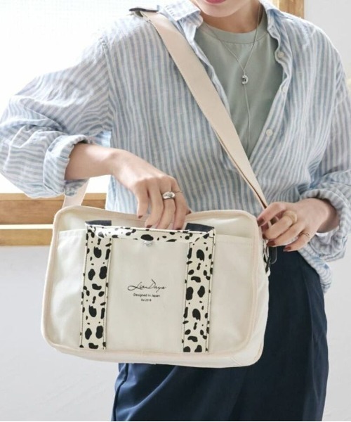 LIZDAYS（リズデイズ）の「LIZDAYS キャンバス2WAYトート（ショルダーバッグ・レディース・ベージュ系その他/ホワイト系その他/ホワイト系その他3/ダークグレー/ブラック系その他2/ブラック系その他/ライトブラウン/ホワイト系その他2・FREE）」の5枚目の写真