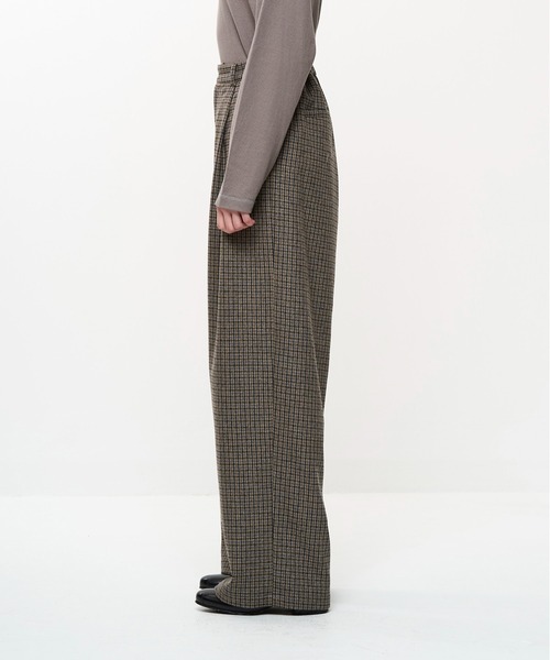Juha(ユハ)の「CHECK WIDE EASY PANTS(スラックス・メンズ・ベージュ/ブラウン・4/3/2)」の4枚目の写真