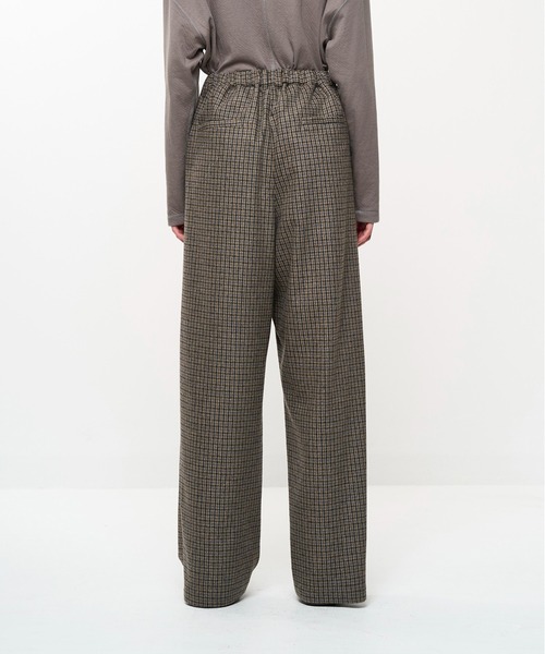 Juha(ユハ)の「CHECK WIDE EASY PANTS(スラックス・メンズ・ベージュ/ブラウン・4/3/2)」の5枚目の写真