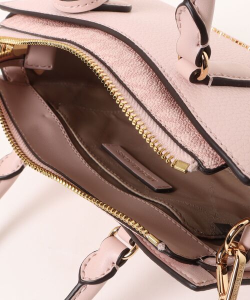 MICHAEL KORS(マイケルコース)の「ARDEN SM TZ MSGR Messenger(ショルダーバッグ・レディース・ピンク系・FREE)」の4枚目の写真