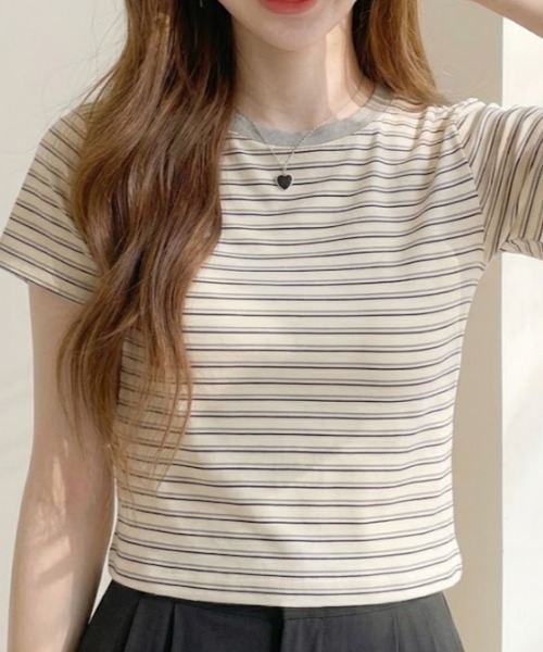 Ada.(エイダ)の「配色 ボーダーデザイン クロップド 半袖Tシャツ(Tシャツ/カットソー・レディース・グレー系その他2/グレー系その他/ブラック×ホワイト・FREE)」の1枚目の写真