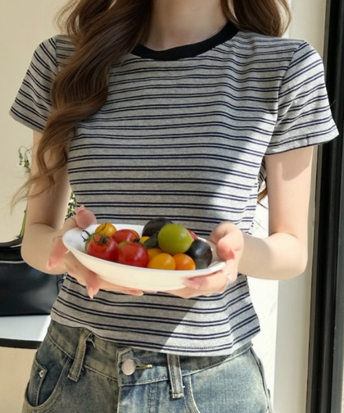Ada.(エイダ)の「配色 ボーダーデザイン クロップド 半袖Tシャツ(Tシャツ/カットソー・レディース・グレー系その他2/グレー系その他/ブラック×ホワイト・FREE)」の5枚目の写真