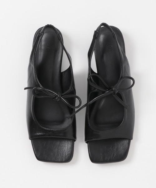 KBF（ケイビーエフ）の「スクエアトゥリボンコンビサンダル（サンダル・レディース・ブルー/ブラック・36/37/38）」の17枚目の写真