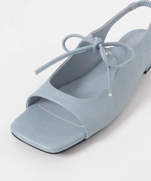 KBF（ケイビーエフ）の「スクエアトゥリボンコンビサンダル（サンダル・レディース・ブルー/ブラック・36/37/38）」の22枚目の写真