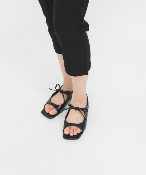 KBF（ケイビーエフ）の「スクエアトゥリボンコンビサンダル（サンダル・レディース・ブルー/ブラック・36/37/38）」の5枚目の写真