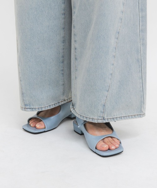 KBF（ケイビーエフ）の「スクエアトゥリボンコンビサンダル（サンダル・レディース・ブルー/ブラック・36/37/38）」の10枚目の写真