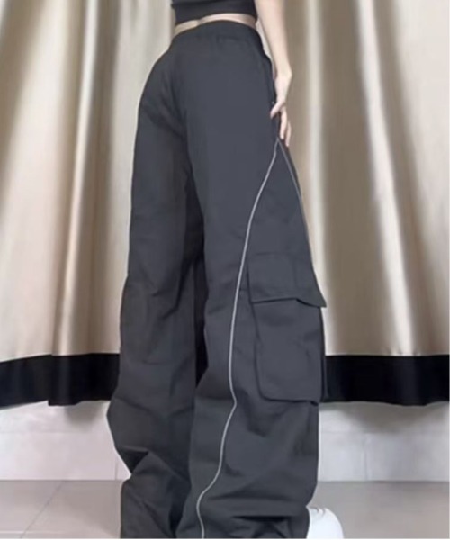 &soiree(アンドソワレ)の「ウエストゴムサイドラインカーゴパンツ(カーゴパンツ・レディース・チャコール・SMALL/MEDIUM/LARGE/X-LARGE)」の2枚目の写真