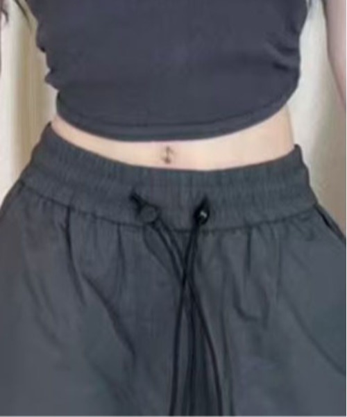 &soiree(アンドソワレ)の「ウエストゴムサイドラインカーゴパンツ(カーゴパンツ・レディース・チャコール・SMALL/MEDIUM/LARGE/X-LARGE)」の4枚目の写真