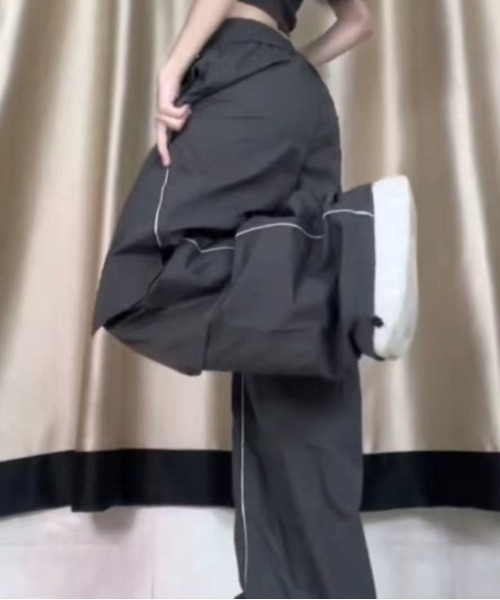 &soiree(アンドソワレ)の「ウエストゴムサイドラインカーゴパンツ(カーゴパンツ・レディース・チャコール・SMALL/MEDIUM/LARGE/X-LARGE)」の5枚目の写真