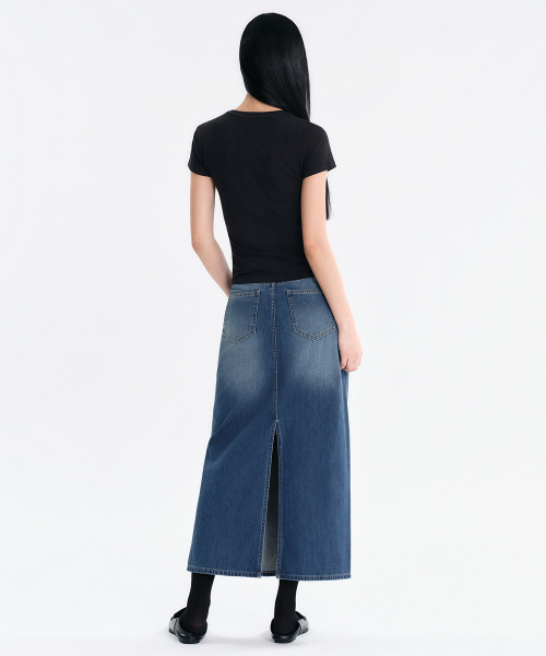 MUSINSA STANDARD WOMAN（ムシンサスタンダードウーマン）の「ウィメンズライトウェイトデニムマキシスカート[ミディアムインディゴ]（スカート・レディース・その他・SMALL/MEDIUM/LARGE/X-SMALL）」の3枚目の写真
