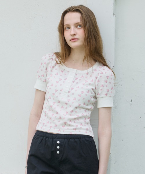 GIUNON(ジウノン)の「henley neck flower dot T / ヘンリーネックフラワードットTシャツ(Tシャツ/カットソー・レディース・ピンク・FREE)」の5枚目の写真