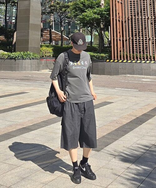EXCONTAINER(エックスコンテナ)の「ローフェイドバミューダデニムパンツ (WASHED BLACK)(その他パンツ・メンズ・その他・MEDIUM/LARGE/X-LARGE/SMALL)」の7枚目の写真