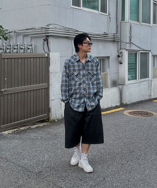 EXCONTAINER(エックスコンテナ)の「ローフェイドバミューダデニムパンツ (WASHED BLACK)(その他パンツ・メンズ・その他・MEDIUM/LARGE/X-LARGE/SMALL)」の8枚目の写真