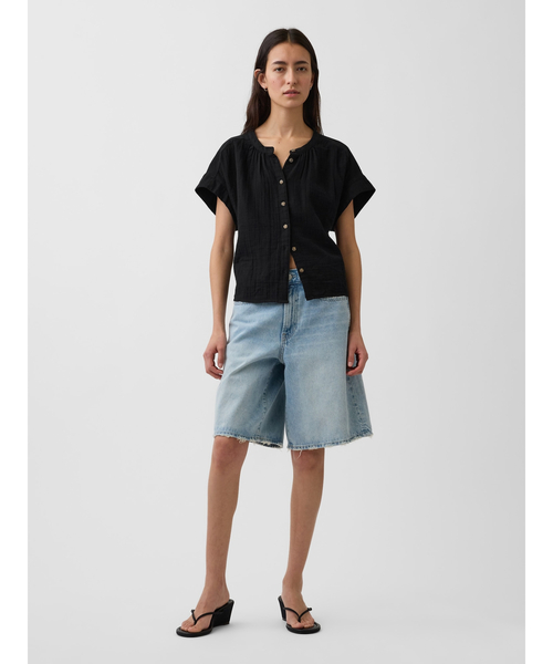 GAP(ギャップ)の「リラックススフィット ボタンアップ ガーゼトップス(シャツ/ブラウス・レディース・ブラック/ホワイト・L/M/S/XS/XXS)」の4枚目の写真