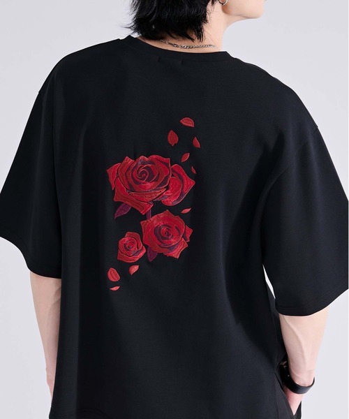 Ellno Loset(エルノロゼット)の「バックフラワー刺繍ポンチT(Tシャツ/カットソー・メンズ・ブラック×レッド/ブルー/ブラック×ブルー/オフホワイト・SMALL/LARGE/MEDIUM)」の3枚目の写真