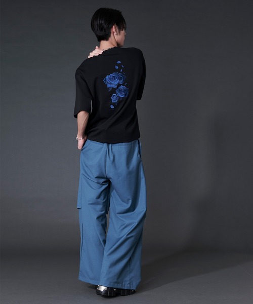 Ellno Loset(エルノロゼット)の「バックフラワー刺繍ポンチT(Tシャツ/カットソー・メンズ・ブラック×レッド/ブルー/ブラック×ブルー/オフホワイト・SMALL/LARGE/MEDIUM)」の19枚目の写真
