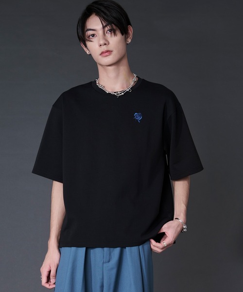 Ellno Loset(エルノロゼット)の「バックフラワー刺繍ポンチT(Tシャツ/カットソー・メンズ・ブラック×レッド/ブルー/ブラック×ブルー/オフホワイト・SMALL/LARGE/MEDIUM)」の10枚目の写真